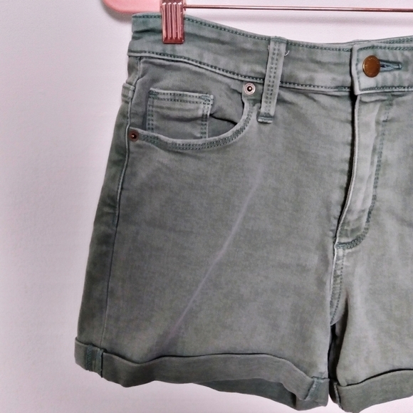 Universal Thread Green High Rise Midi Jean Shorts Size 6/28 - Picture 4 of 7